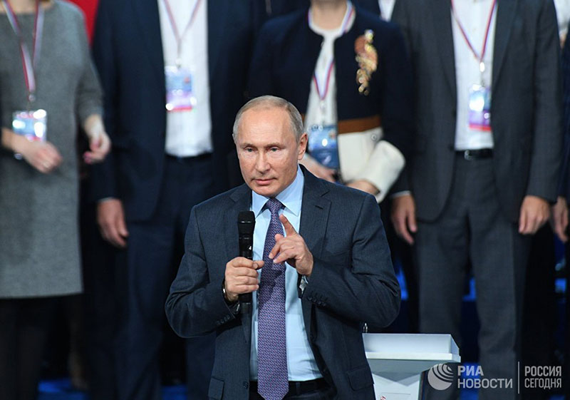 Владимир Путин призвал совершить прорыв в гражданских отраслях